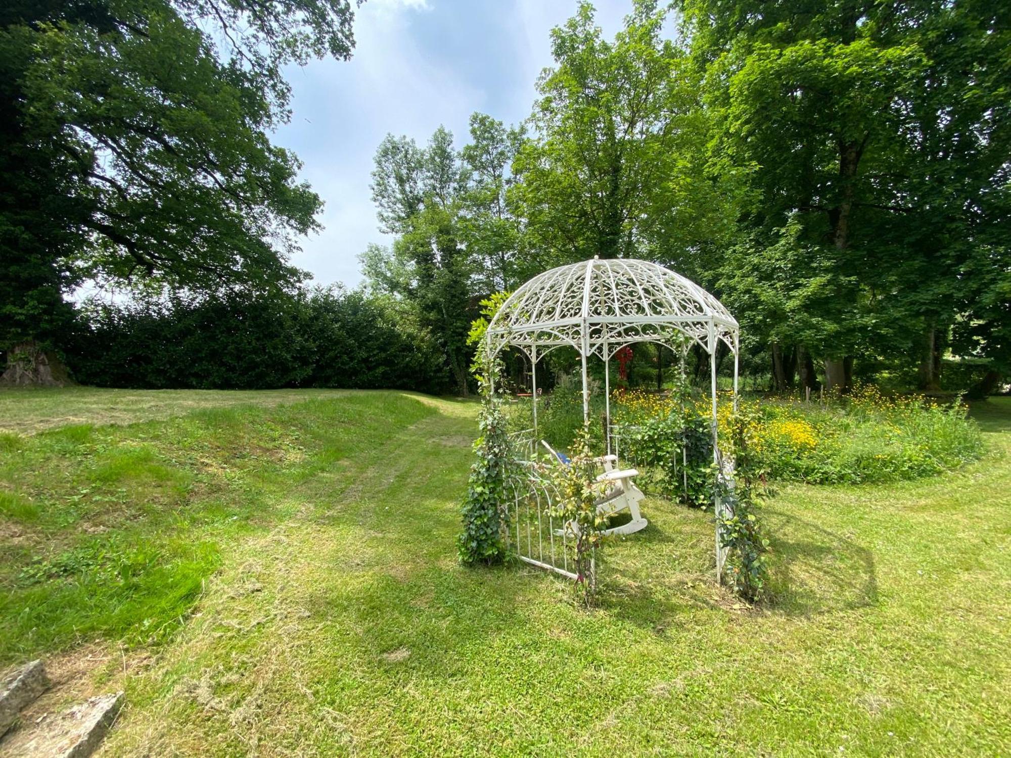 Bed and Breakfast La Roulotte Deluxe De Malpas Quingey Екстер'єр фото
