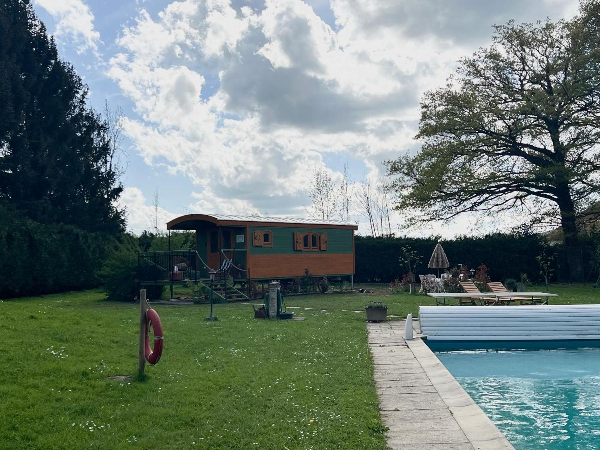 Bed and Breakfast La Roulotte Deluxe De Malpas Quingey Екстер'єр фото