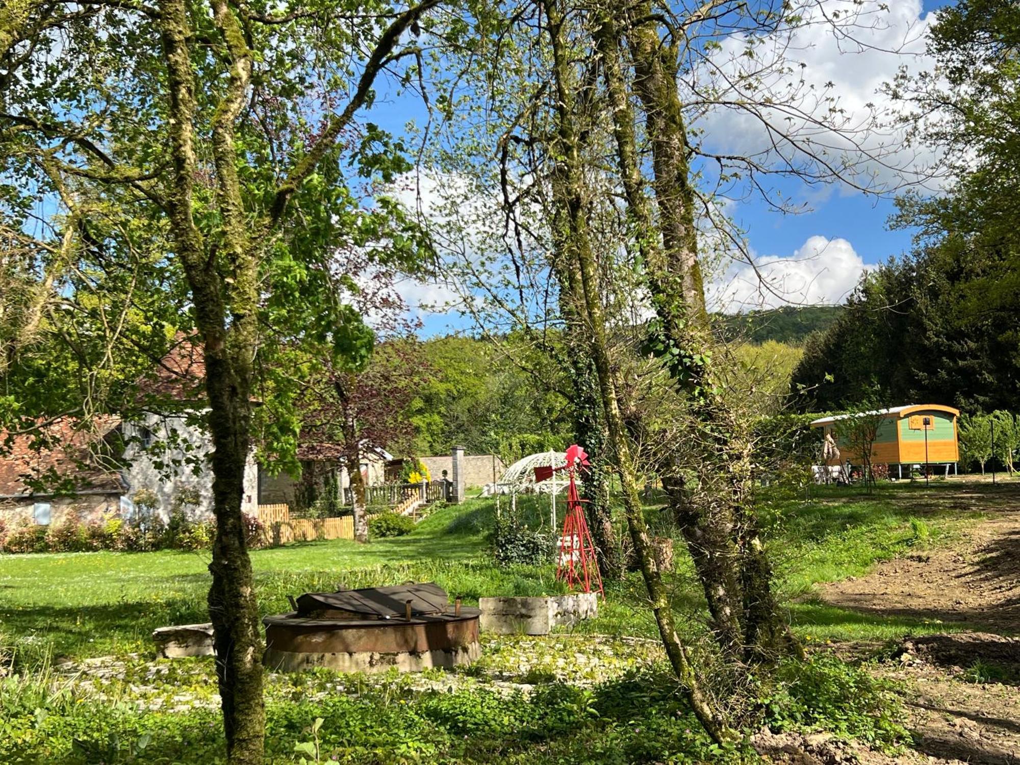 Bed and Breakfast La Roulotte Deluxe De Malpas Quingey Екстер'єр фото