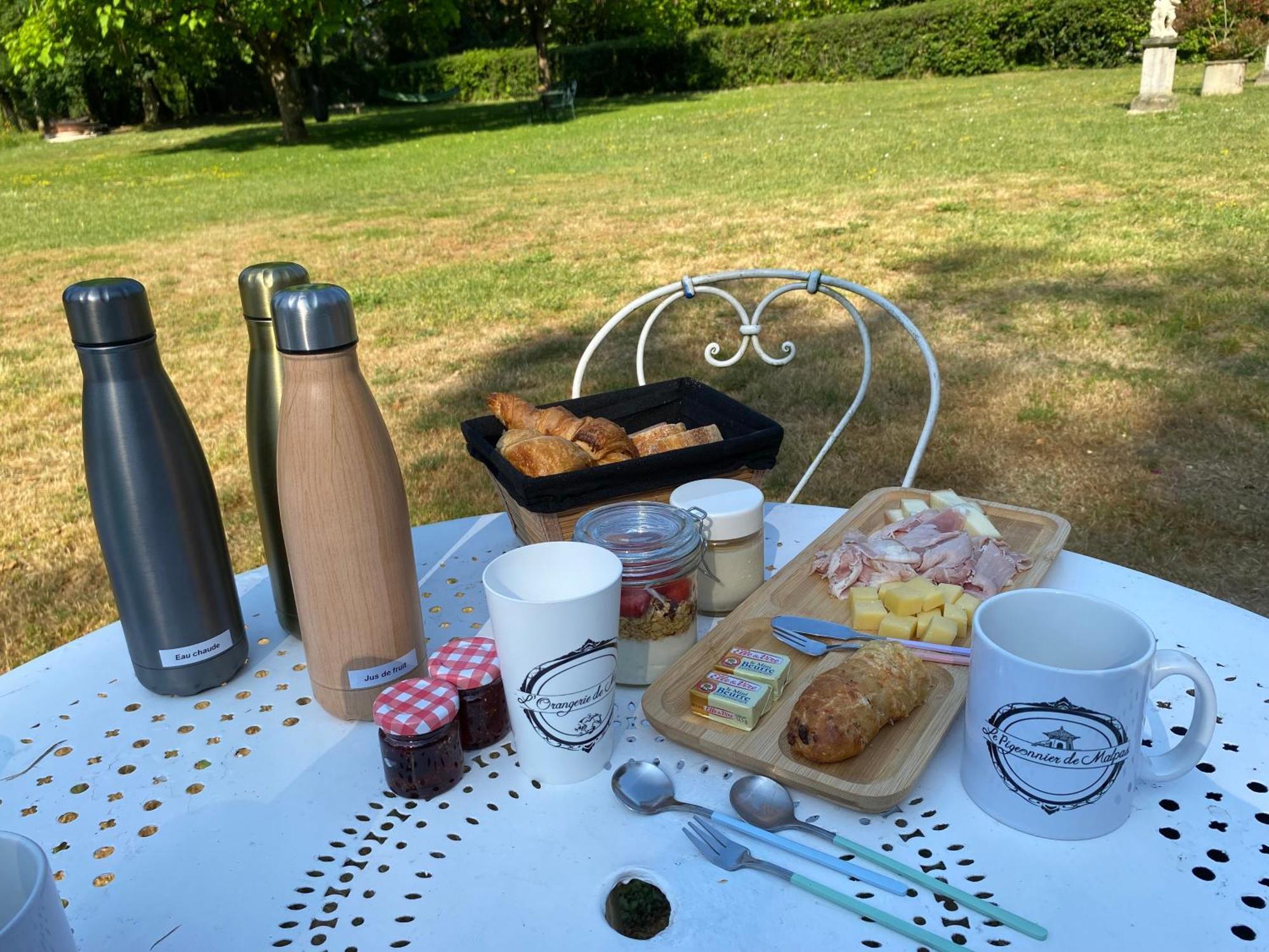 Bed and Breakfast La Roulotte Deluxe De Malpas Quingey Екстер'єр фото